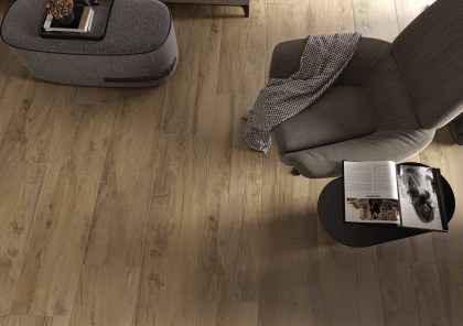 KELAYA QYMH1851BI39242_KELAYA_04_AMBIENTE_DETALLE_KELAYA_OAK_30X120_DORMITORIO_PICADO_SZ3